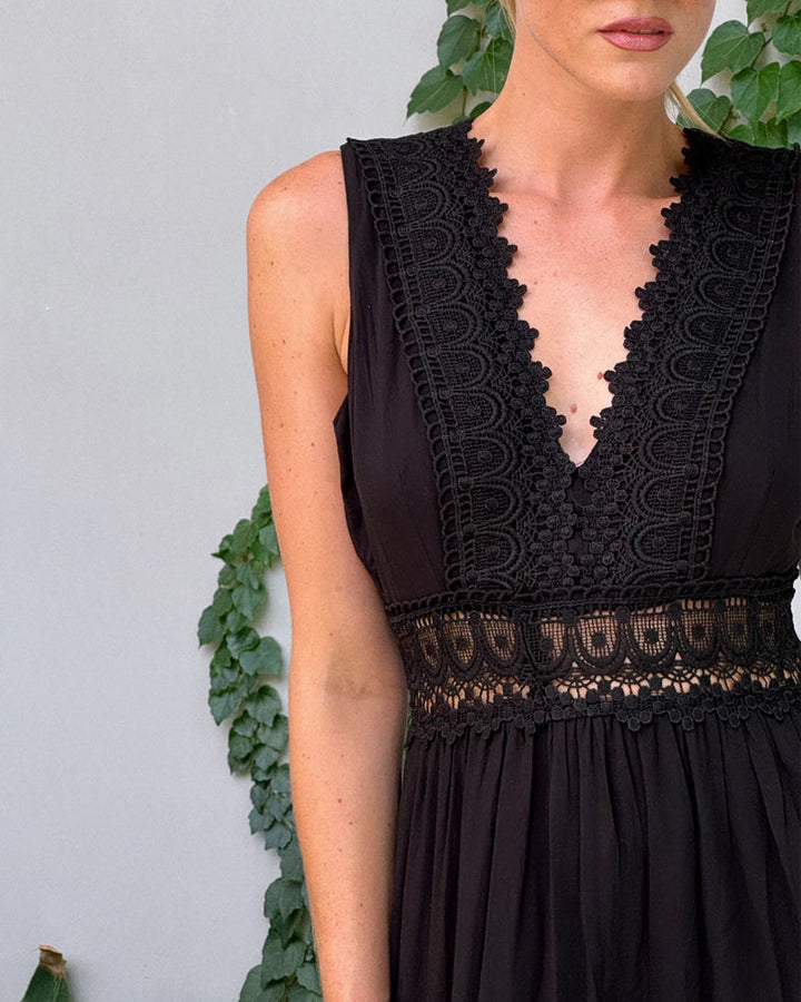 STEPHANY | ELEGANT V-NECK DRESS
