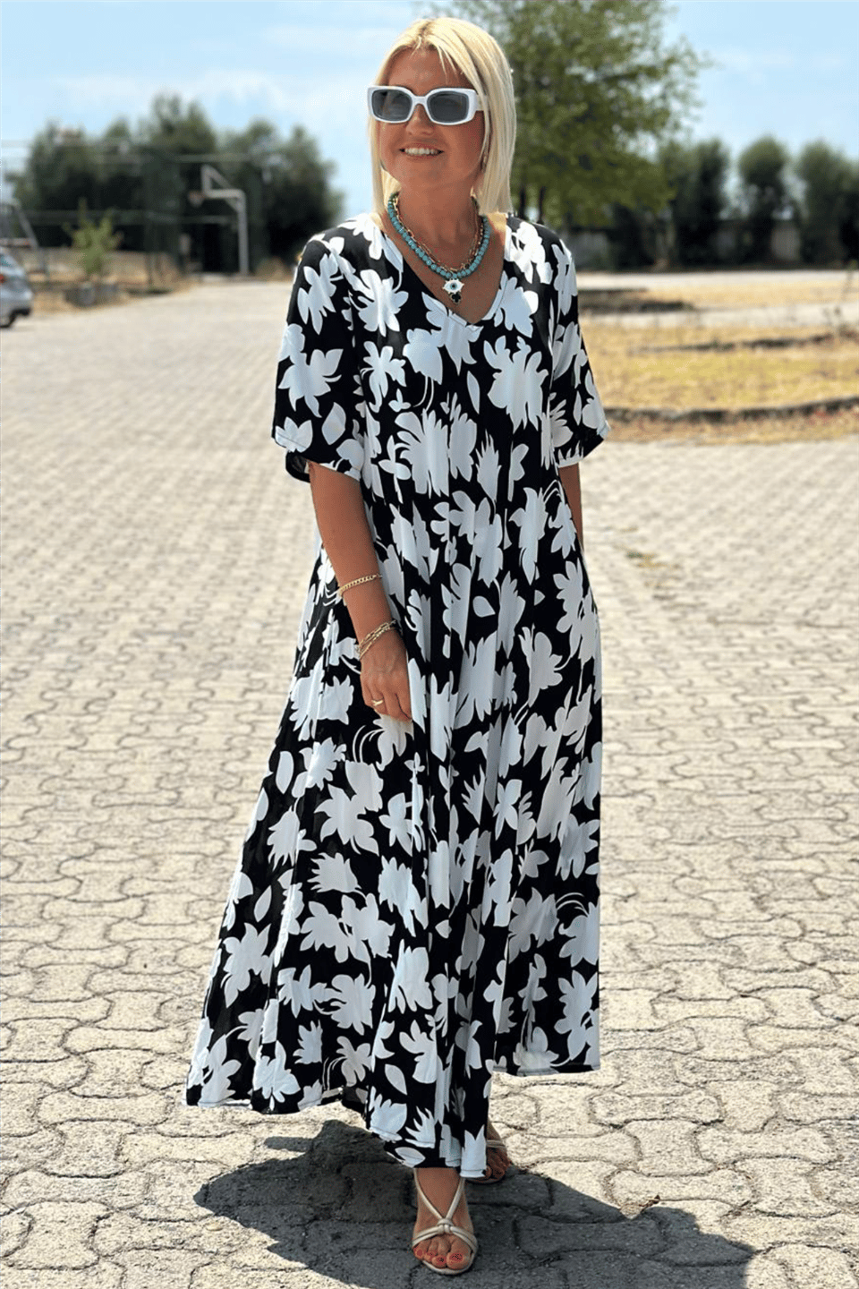CHARMAINE | ELEGANT DRESS WITH TUMMY COVERAGE